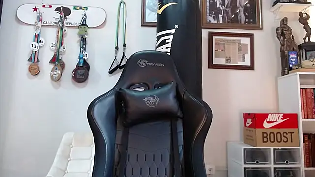 henryhadesflirt online show from January 6, 12:20 pm