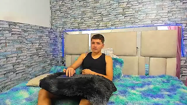 Snapshot of Julian_wolf18 chatting on October 9, 2:00 pm Julian wolf18 online show from October 9, 2:00 pm