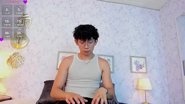 liam twiink online show from April 13, 7:36 pm