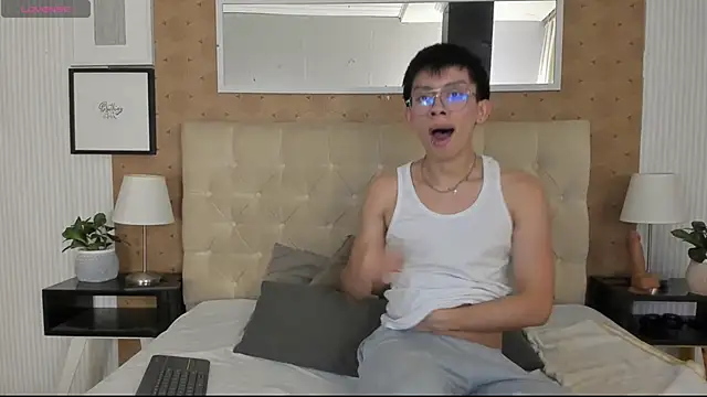 Snapshot of liam_twiink chatting on October 17, 8:13 pm liam twiink online show from October 17, 8:13 pm