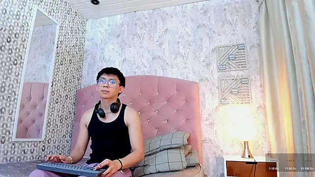 liam twiink online show from November 11, 7:41 pm