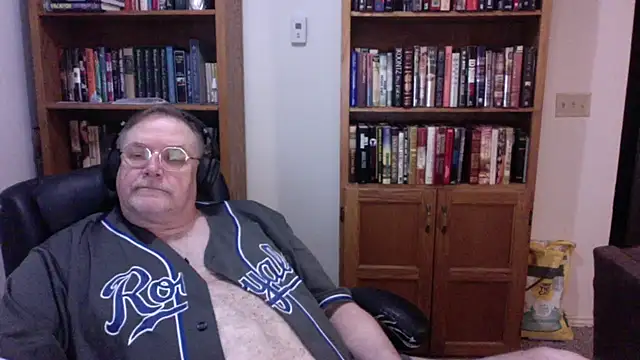 Vinyl22xh online show from May 17, 3:14 am