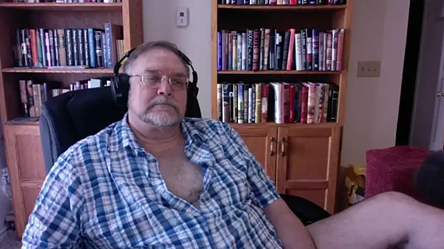 Vinyl22xh online show from March 6, 9:12 pm