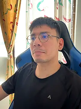 marcuswildx online show from December 3, 3:07 pm