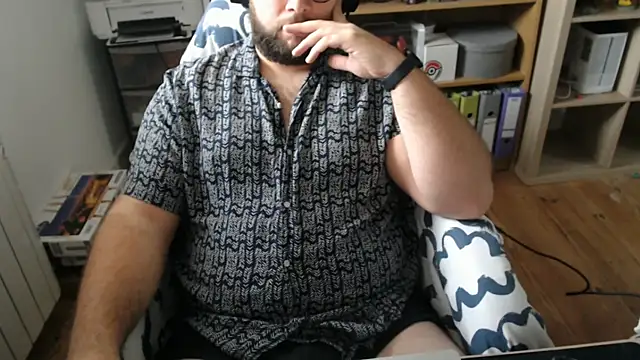 Snapshot of chubbear_fr chatting on October 16, 10:01 am chubbear fr online show from October 16, 10:01 am