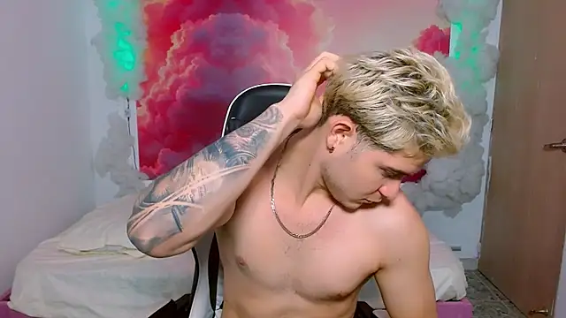 AlexPiersss online show from November 25, 7:05 pm