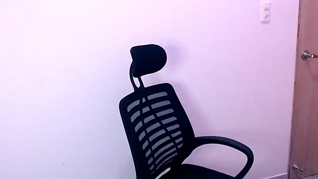Snapshot of DominicBlazze chatting on October 10, 9:18 pm DominicBlazze online show from October 10, 9:18 pm