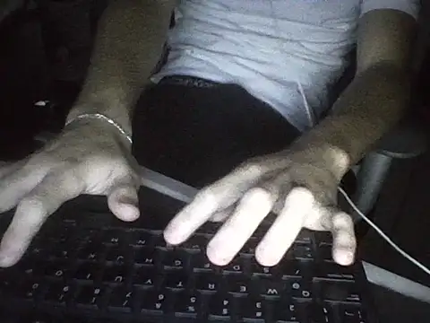 Snapshot of AlbertoRuiz086 chatting on October 1, 6:50 am AlbertoRuiz086 online show from October 1, 6:50 am
