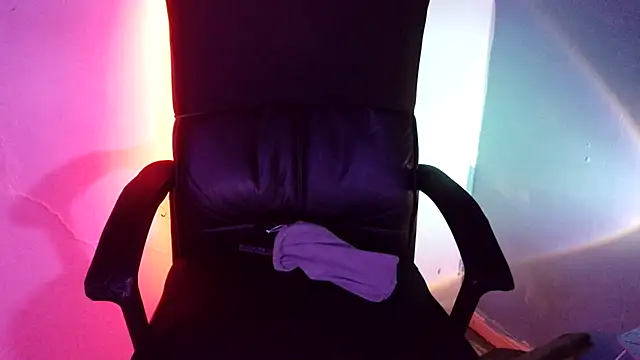 highinhtxx online show from March 26, 8:18 am