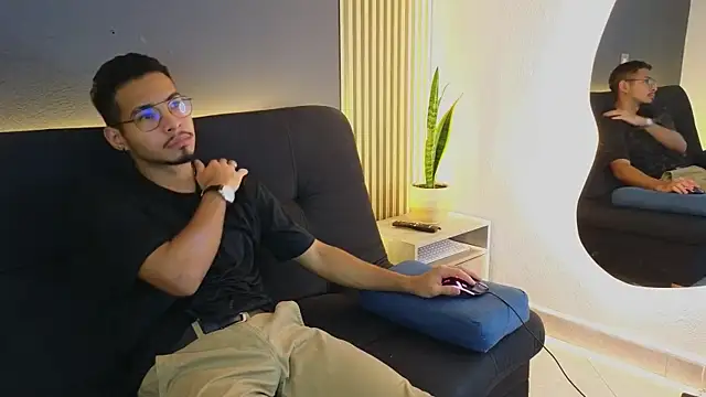 Jaybrown  1 online show from October 13, 4:40 am