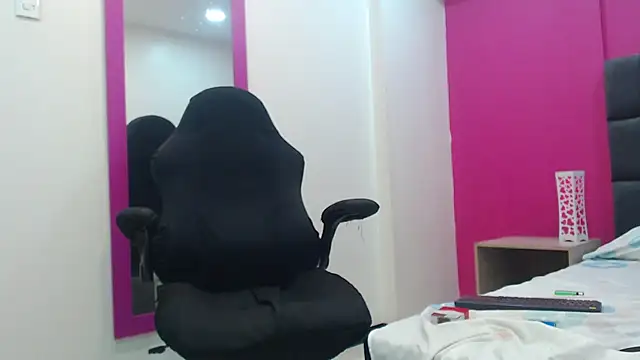 Snapshot of Juan_FelipeX01 chatting on October 12, 4:23 pm Juan FelipeX01 online show from October 12, 4:23 pm