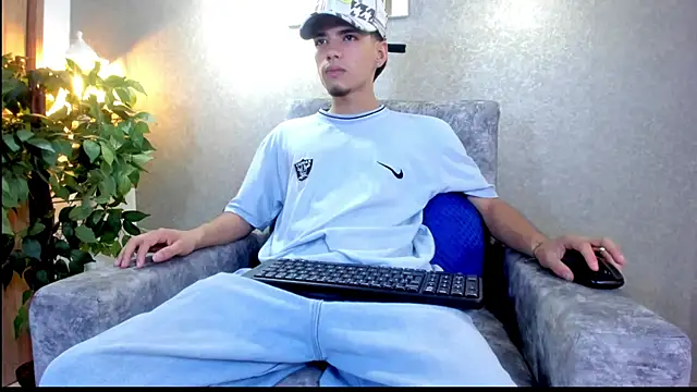 Snapshot of Axelwiliams chatting on October 10, 6:02 pm Axelwiliams online show from October 10, 6:02 pm