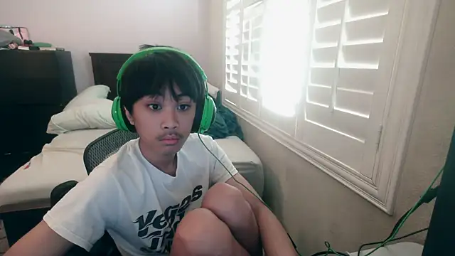 youngasianboy2007 online show from October 19, 9:29 pm