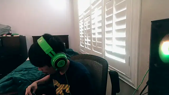 youngasianboy2007 online show from October 8, 7:51 pm