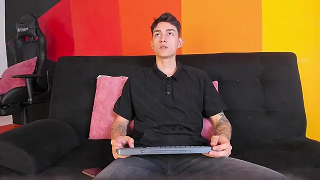 LukeSavagge online show from October 14, 2:57 pm