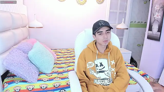 Hottie Guy online show from October 27, 5:48 pm