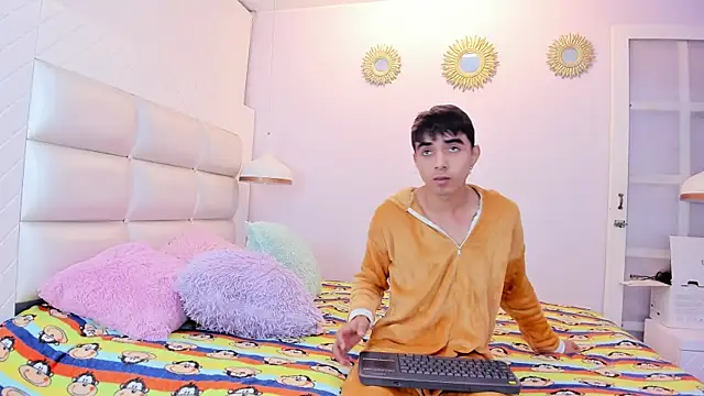 Hottie Guy online show from October 14, 6:15 pm