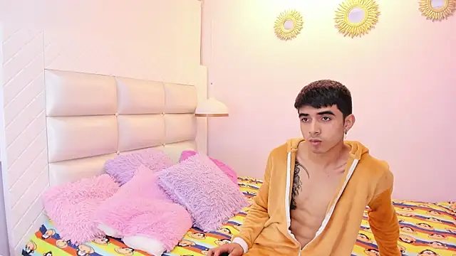 Hottie Guy online show from October 6, 6:45 pm