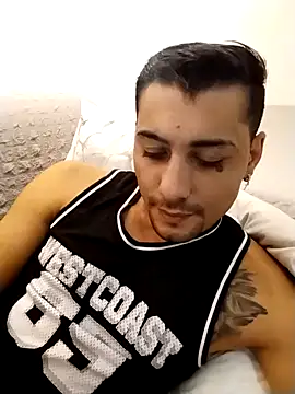 Snapshot of gooddboy01 chatting on October 17, 7:40 pm gooddboy01 online show from October 17, 7:40 pm