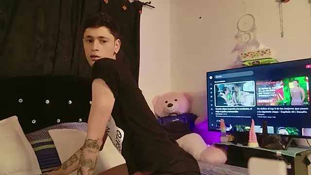 Tyler cat online show from October 4, 3:22 am