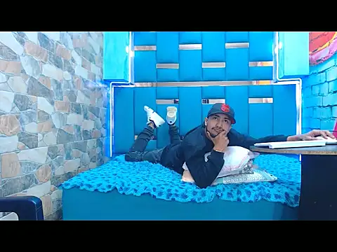 Snapshot of dazo_vnzl12 chatting on October 8, 9:41 pm dazo vnzl12 online show from October 8, 9:41 pm