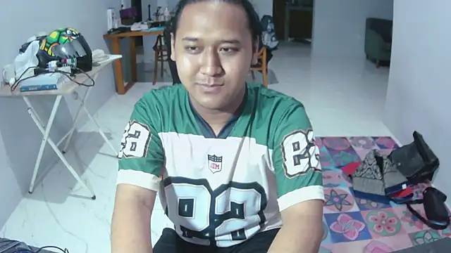 latexidn online show from February 28, 10:42 pm