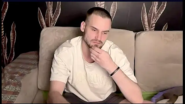 Snapshot of Iveraan chatting on October 18, 7:19 pm Iveraan online show from October 18, 7:19 pm