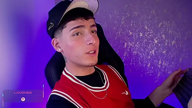 MateoMitchell online show from November 18, 5:22 am