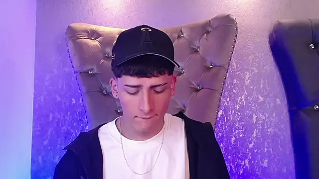 MateoMitchell online show from October 22, 5:00 am