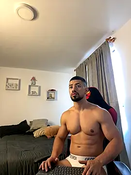 Ezzio Scolaro online show from October 17, 12:31 pm