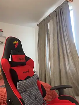 Ezzio Scolaro online show from November 26, 1:58 pm