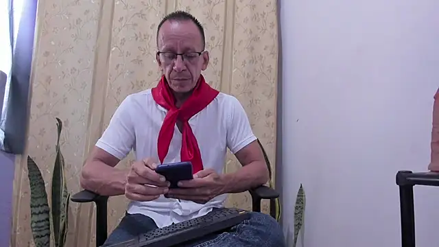  axelking  online show from April 13, 11:33 am