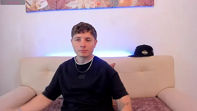 Snapshot of Leoo_Miller chatting on October 14, 9:11 pm Leoo Miller online show from October 14, 9:11 pm