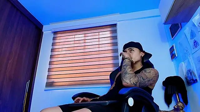 Snapshot of Maximo_DeLa_Rosse chatting on October 7, 7:07 pm Maximo DeLa Rosse online show from October 7, 7:07 pm