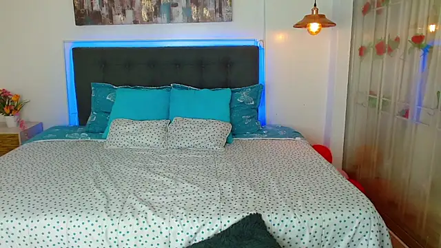 andresnoir  online show from January 7, 2:33 pm