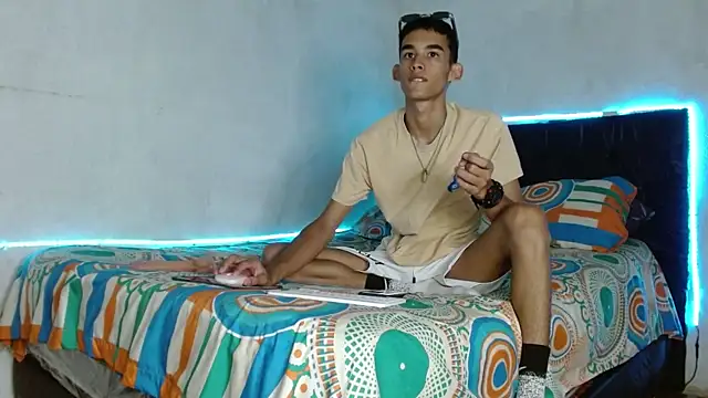 Snapshot of Paulosex12 chatting on October 18, 3:28 pm Paulosex12 online show from October 18, 3:28 pm