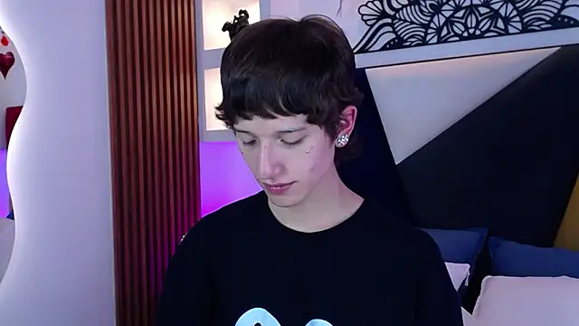 Emo Boy  online show from February 17, 8:52 pm