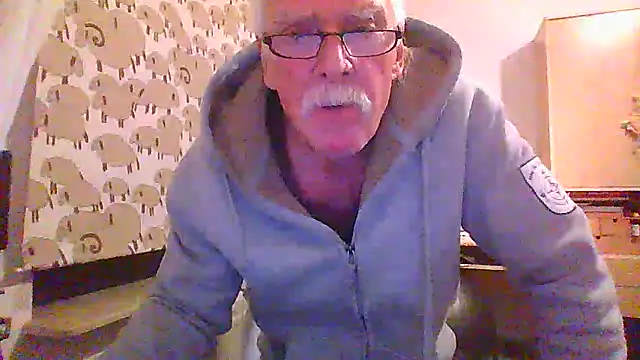 super-snoopy online show from December 5, 6:37 pm