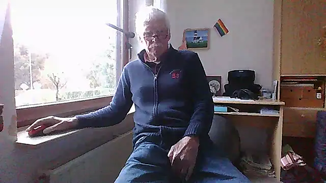 super-snoopy online show from February 8, 8:42 am