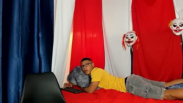 Snapshot of cosmicbi chatting on October 13, 6:03 pm cosmicbi online show from October 13, 6:03 pm