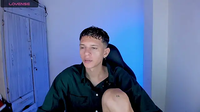 tylernova online show from April 19, 3:28 am