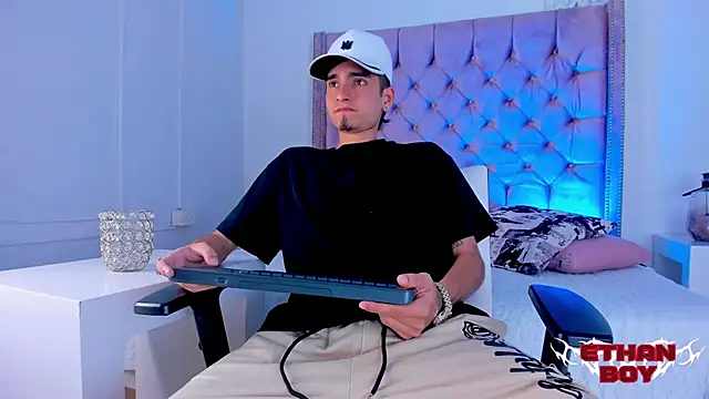 Ethan Boy  online show from November 28, 9:06 pm