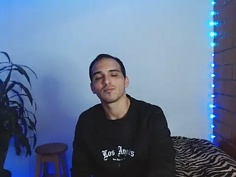 Maax3023 online show from November 3, 5:15 pm