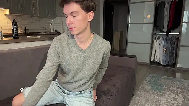 Jeremy1Scott online show from November 9, 7:01 am