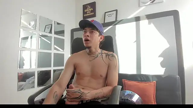 Sky Wild online show from November 4, 8:43 pm