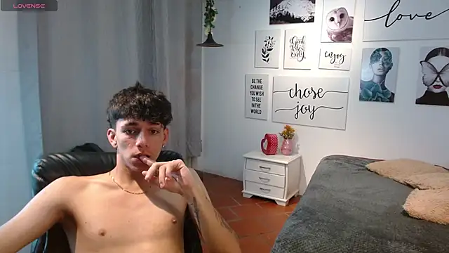 AmethystShadow17 online show from November 29, 7:27 pm