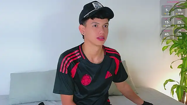 Axel Cody  online show from June 16, 1:24 pm