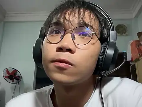 kave2033 online show from November 27, 2:54 pm