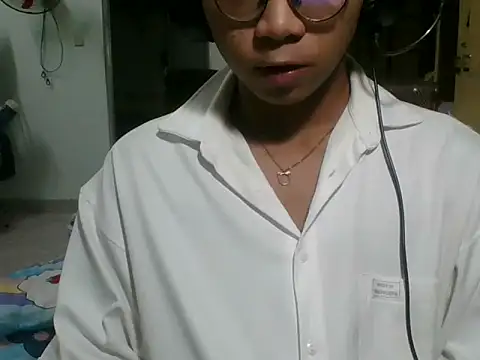 kave2033 online show from October 21, 3:15 pm