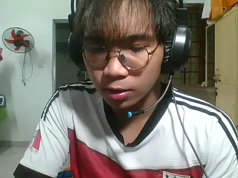 kave2033 online show from November 3, 3:25 pm